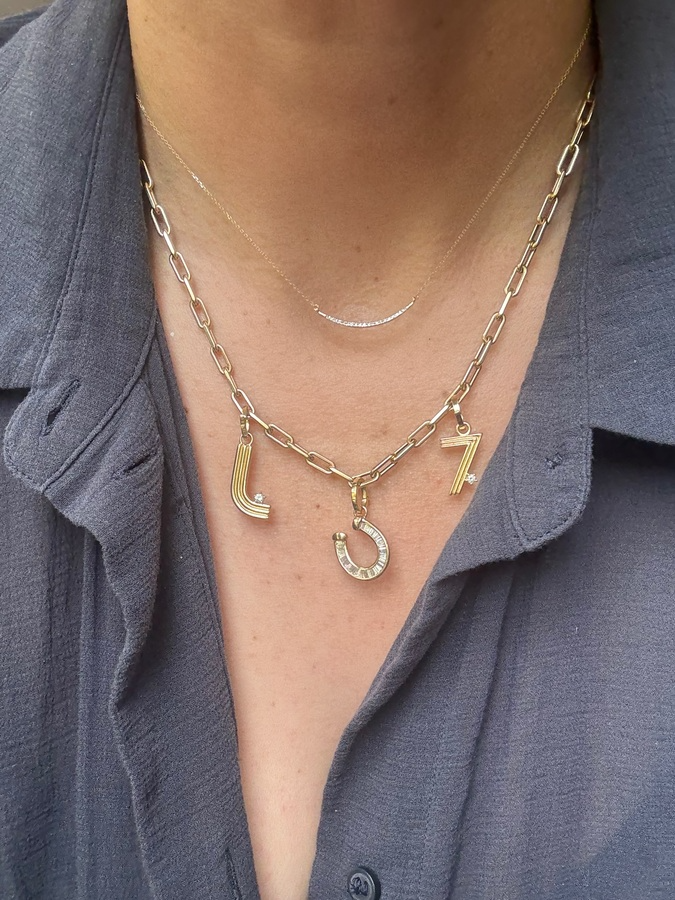 LARGE PAVE CURVE Diamond necklace